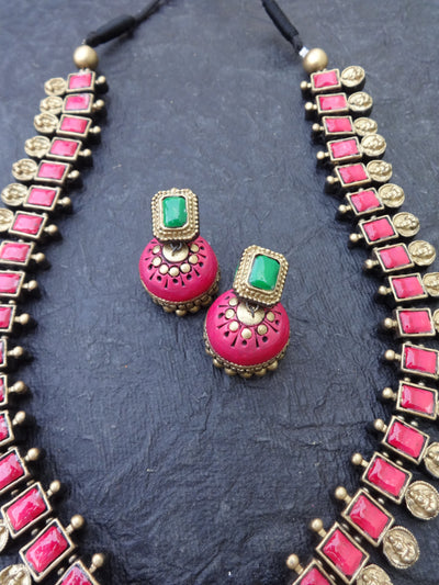 Indus Terracotta Ilavenil — Pink & Gold Choker Set