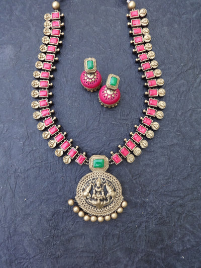 Indus Terracotta Ilavenil — Pink & Gold Choker Set