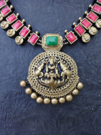 Indus Terracotta Ilavenil — Pink & Gold Choker Set