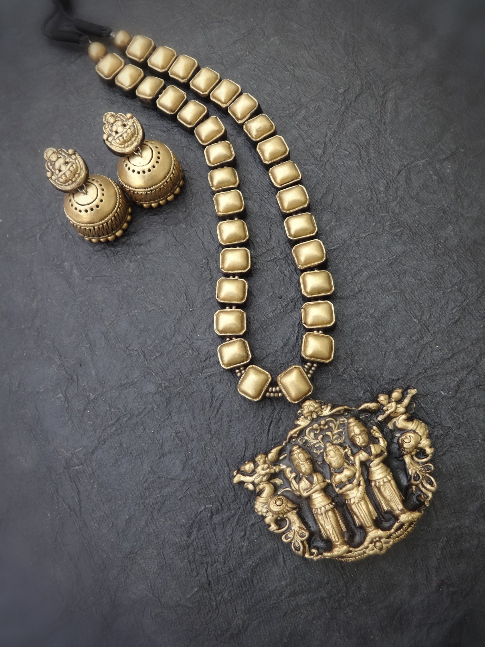 Indus Terracotta Dia — red & Gold Necklace Set