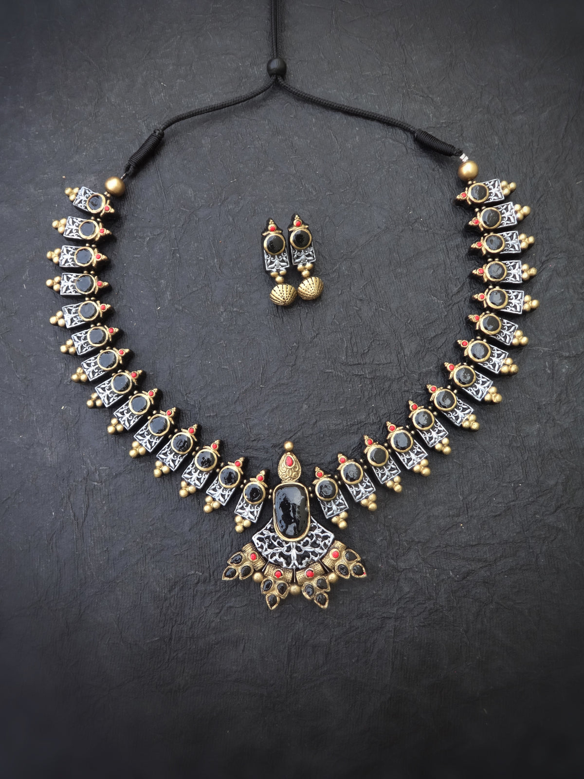 Indus Terracotta Dhivya — Grey & Gold Choker Set