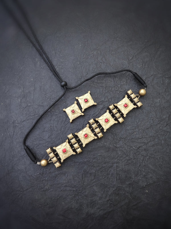 Indus Terracotta Jothi — White & Gold Choker Set