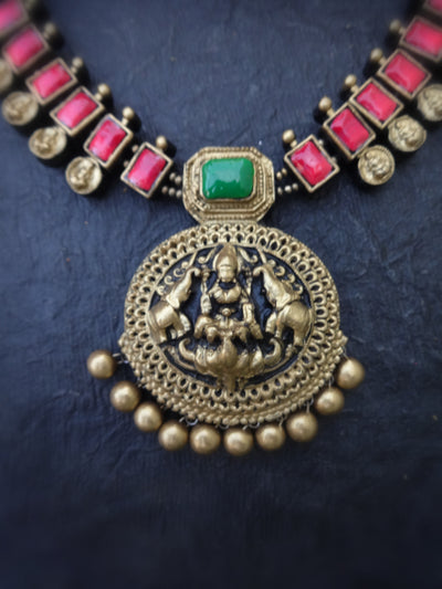 Indus Terracotta Ilavenil — Pink & Gold Choker Set