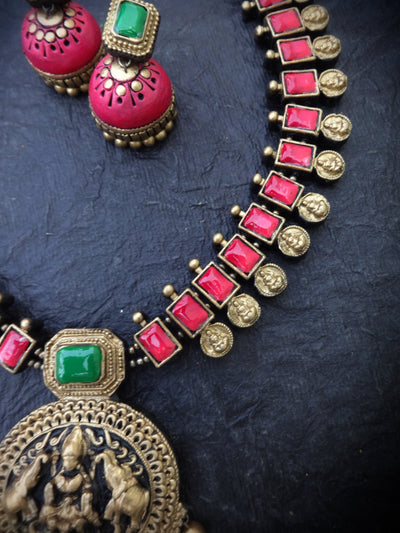 Indus Terracotta Ilavenil — Pink & Gold Choker Set