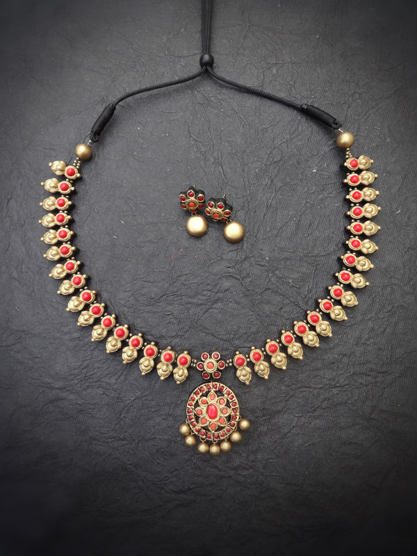 Indus Terracotta Rathna — Pink & Gold Necklace Set