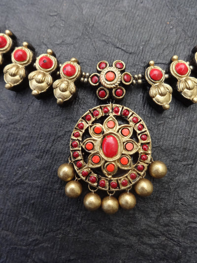 Indus Terracotta Rathna — Pink & Gold Necklace Set