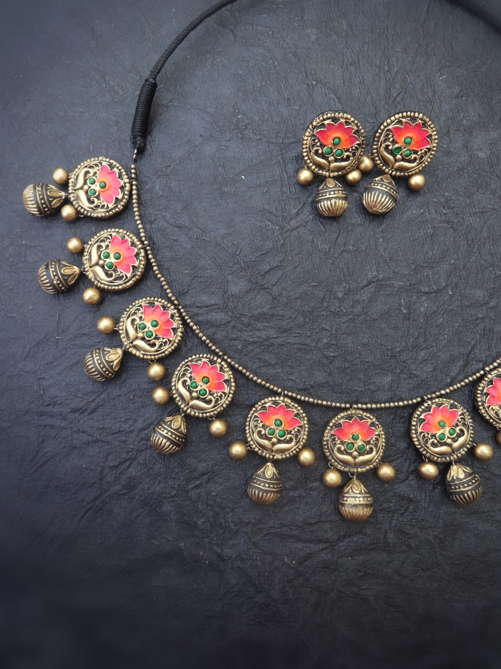 Handmade Terracotta Necklace Set – Nila Red & Gold