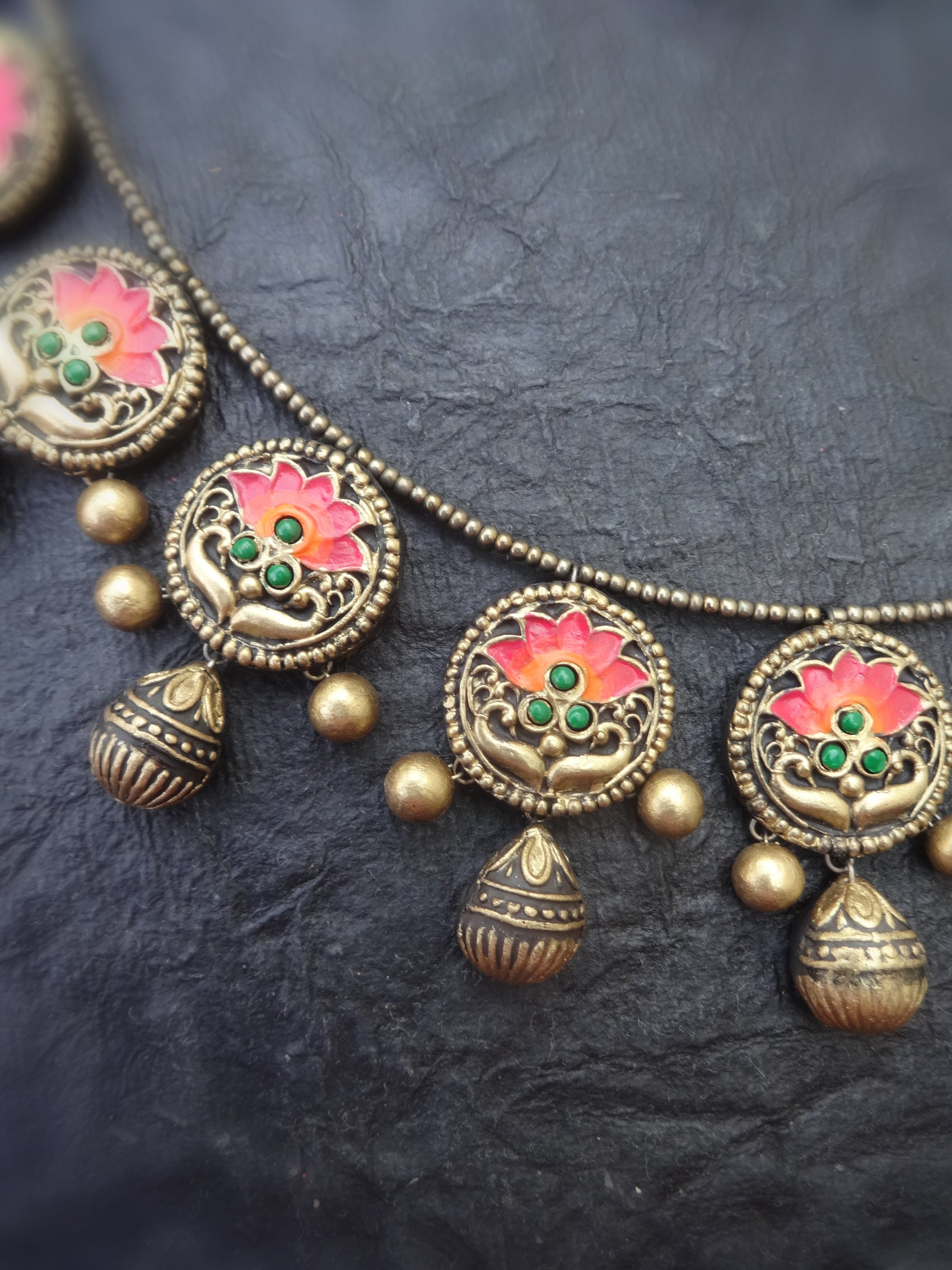 Handmade Terracotta Necklace Set – Nila Red & Gold